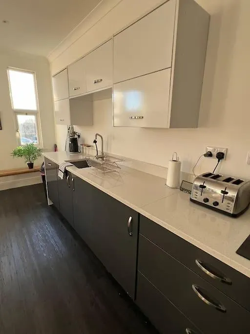 Hill Grove 2 Bedroom Apartment Leigh-on-Sea