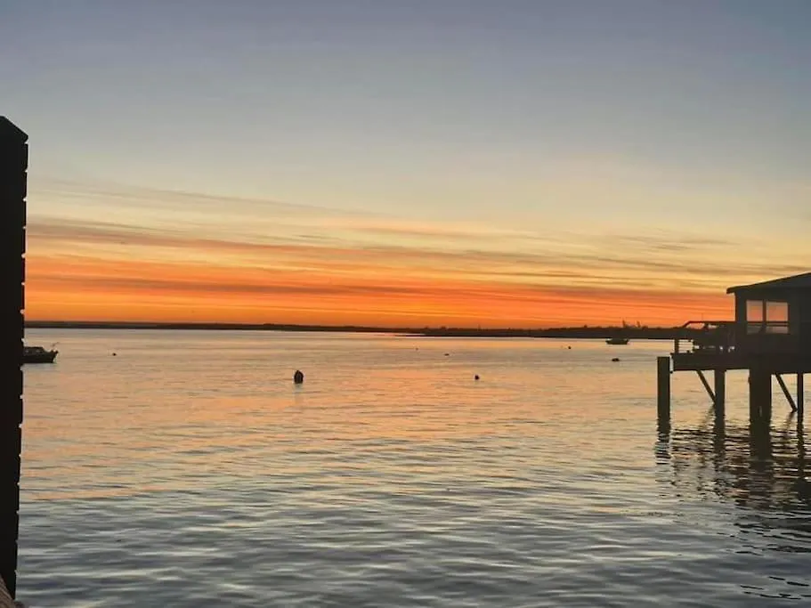 Hill Grove 2 Bedroom Apartment Leigh-on-Sea 0*,  United Kingdom