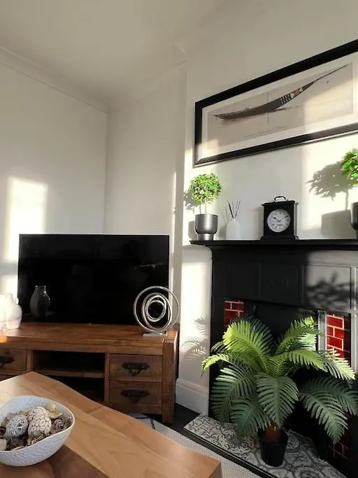 Hill Grove 2 Bedroom Apartment Leigh-on-Sea United Kingdom