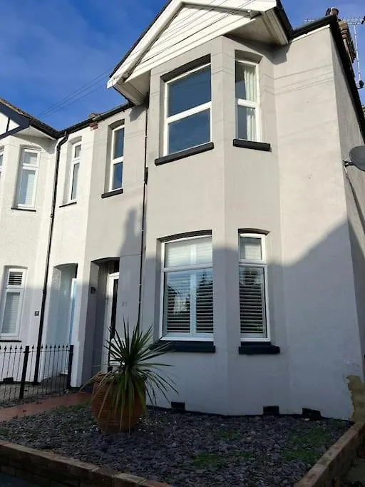 Hill Grove 2 Bedroom Apartment Leigh-on-Sea