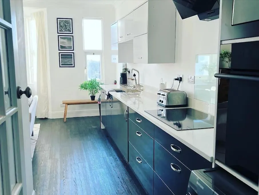 Hill Grove 2 Bedroom Apartment Leigh-on-Sea