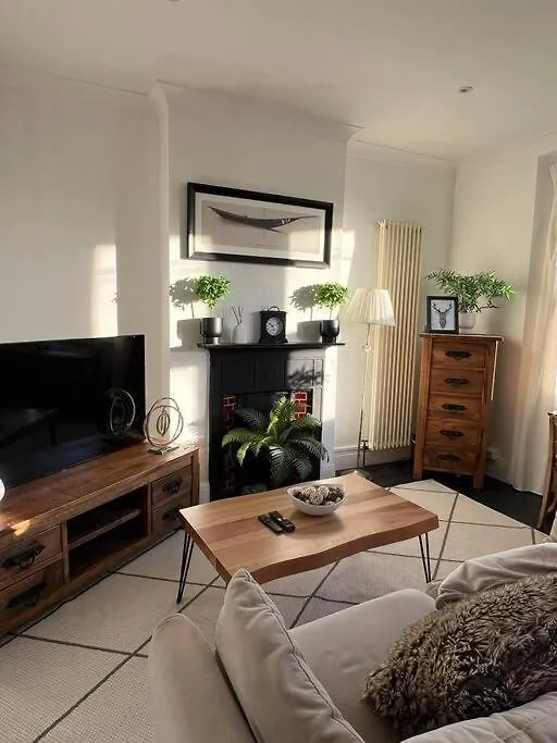 Hill Grove 2 Bedroom Apartment Leigh-on-Sea United Kingdom