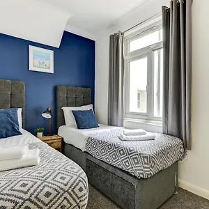 2 Bedroom - Queens Square Flat 1 Apartment Brighton