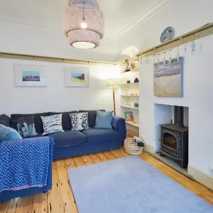 Host & - Beachside Holiday home Sandsend